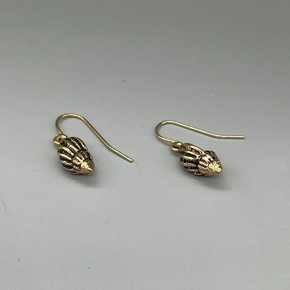 Gold Tone Seashell Drop Earrings Textured Conch Coastal Nautical Jewelry